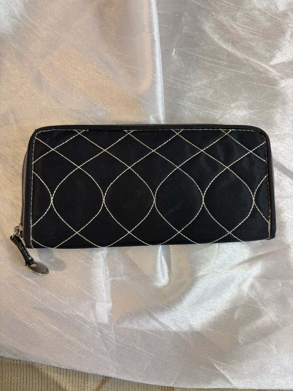 Travelon Quilted Zip Around Wallet Black